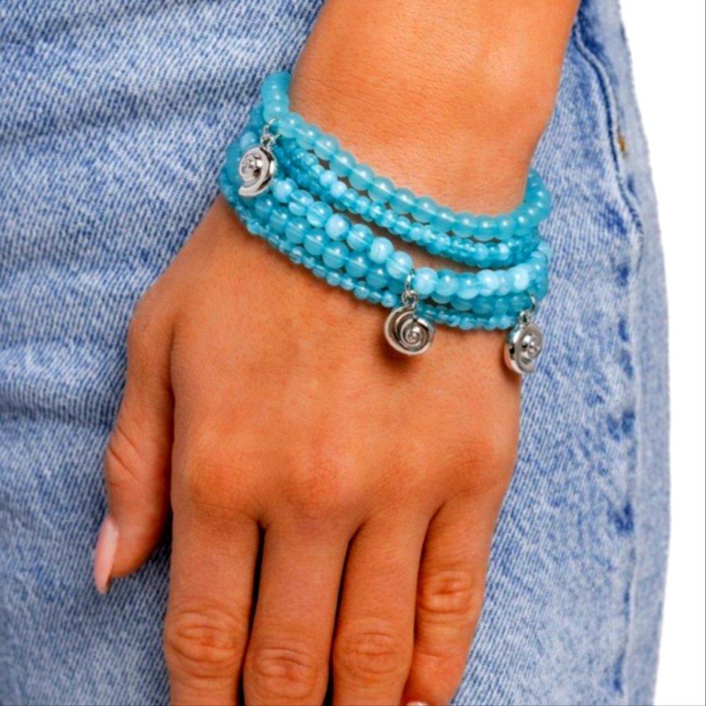 NIB Beautiful Blue Beaded Bracelet